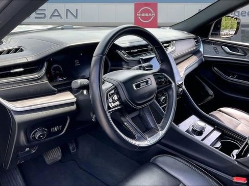 Used 2022 Jeep Grand Cherokee L Overland w/ Luxury Tech Group IV RWD image 16