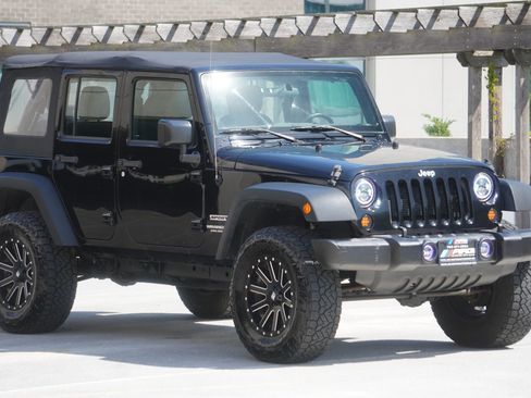 Used 2016 Jeep Wrangler Unlimited Sport w/ Max Tow Package AWD/4WD image 5