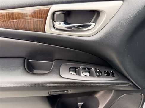 Used 2013 Nissan Pathfinder SL w/ Cargo Pkg FWD image 32