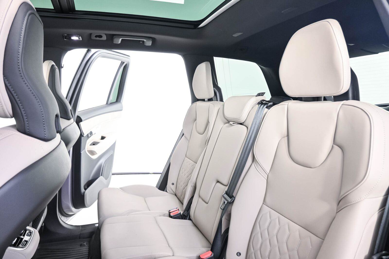 Certified 2026 Volvo XC90 B6 Plus AWD/4WD image 20