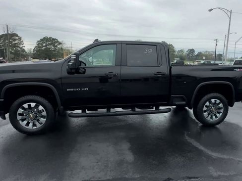 Used 2023 Chevrolet Silverado 2500 Custom w/ Custom Value Package AWD/4WD image 5