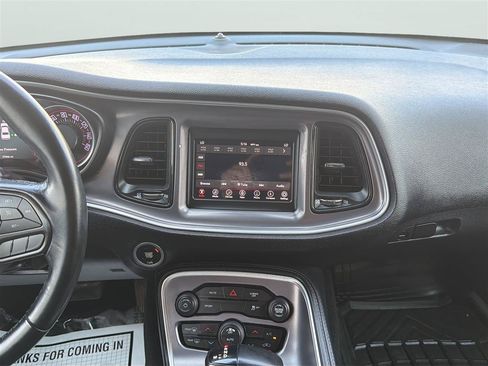 Used 2022 Dodge Challenger SXT RWD image 15