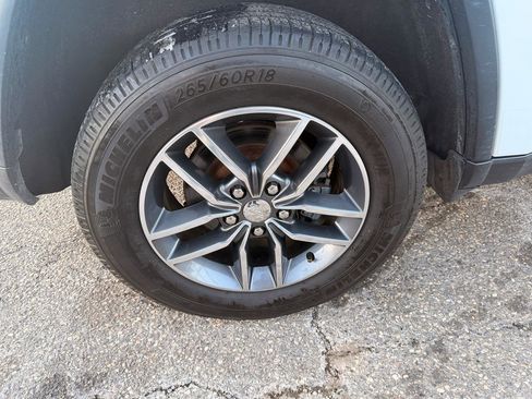 Used 2017 Jeep Grand Cherokee Limited image 13