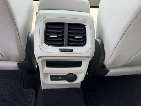 Used 2023 Volkswagen Tiguan SE w/ Panoramic Sunroof Package AWD/4WD image 12
