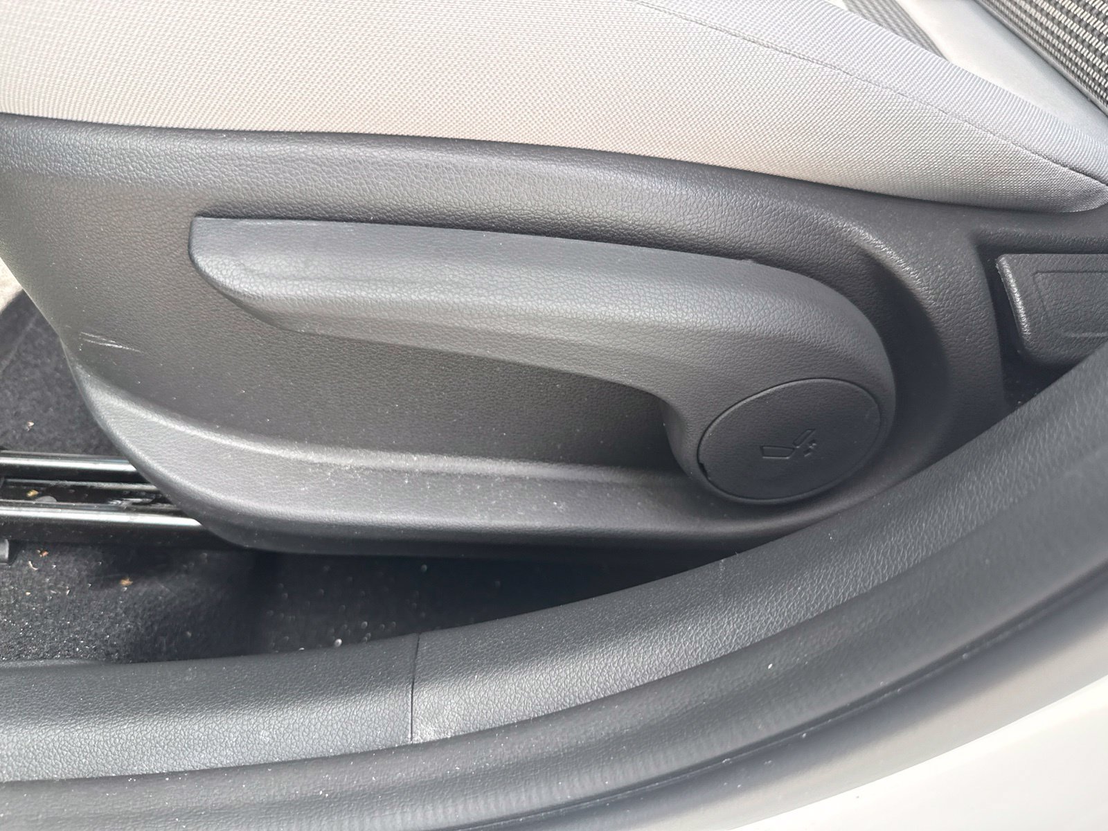 Used 2018 Hyundai Elantra SE FWD image 11