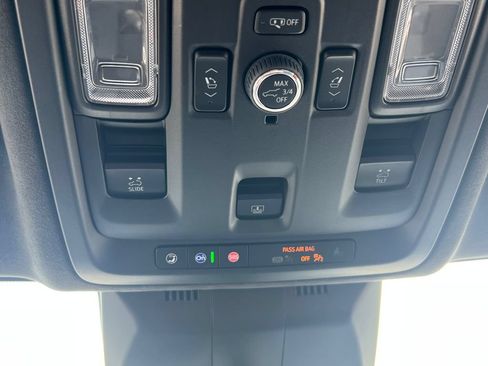 Certified 2024 Cadillac Escalade ESV Premium Luxury Platinum AWD/4WD image 49