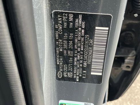 Used 2025 Hyundai Elantra SEL image 30