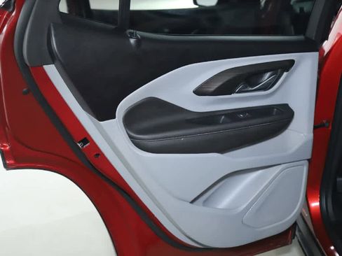 Used 2023 GMC Terrain SLT image 13