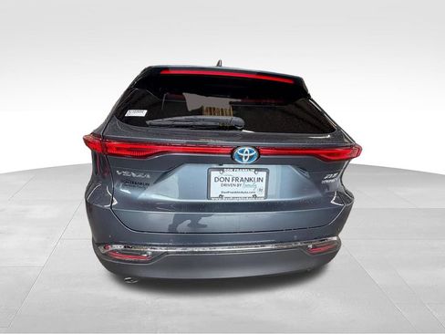 Used 2022 Toyota Venza XLE AWD/4WD image 5