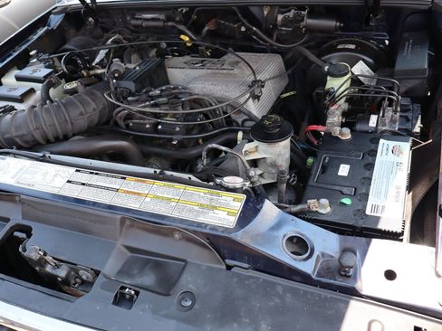 Used 2000 Ford Explorer Eddie Bauer image 37