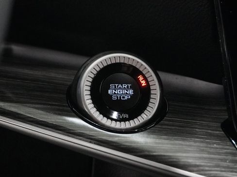 Used 2023 Jeep Wagoneer Series III w/ Preferred Equipment Group image 26