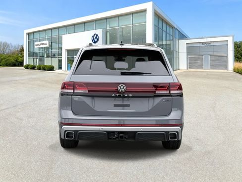 New 2026 Volkswagen Atlas Peak Edition image 4
