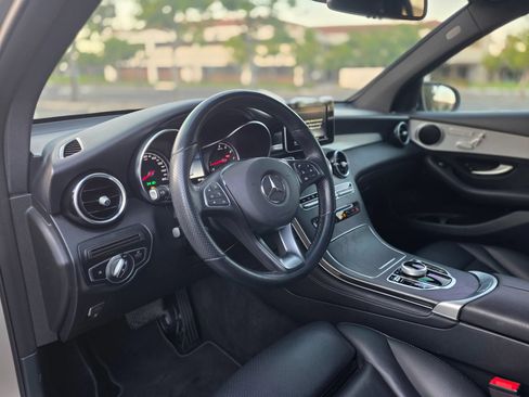 Used 2019 Mercedes-Benz GLC 300 w/ Premium Package image 21