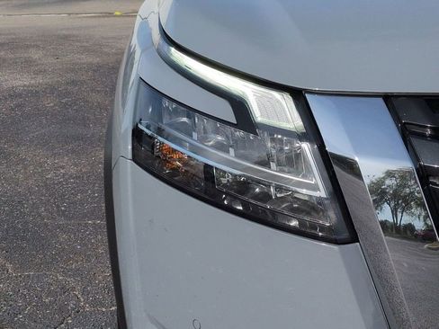 Used 2022 Nissan Pathfinder Platinum w/ Cargo Package FWD image 9