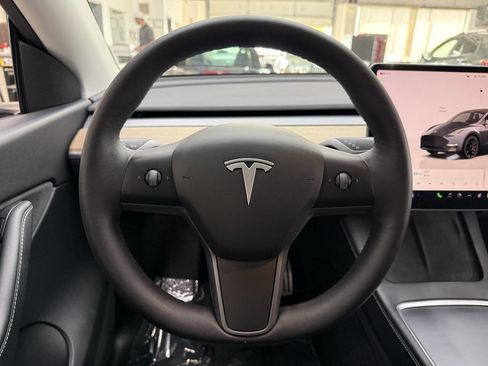 Used 2022 Tesla Model Y Performance AWD/4WD image 22