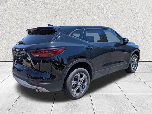 Used 2023 Chevrolet Blazer LT AWD/4WD image 3