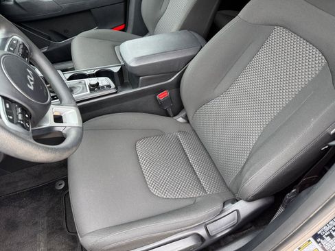Used 2025 Kia Sportage LX FWD image 36