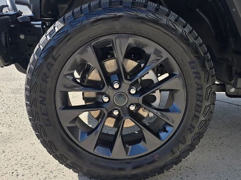 Used 2025 Jeep Wrangler Unlimited Sahara image 15