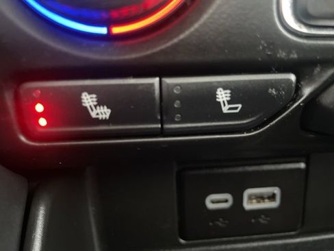 Used 2023 Chevrolet Suburban Z71 image 31