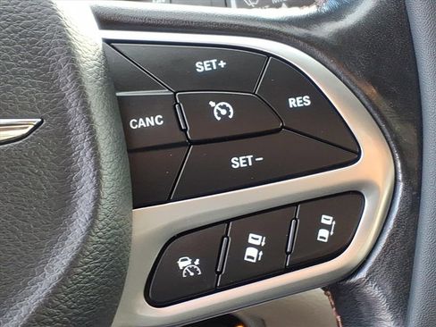 Used 2019 Chrysler Pacifica Touring-L w/ Advanced Safetytec Group image 10