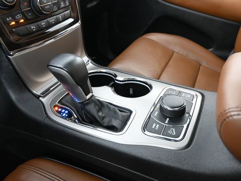 Used 2021 Jeep Grand Cherokee Overland AWD/4WD image 32