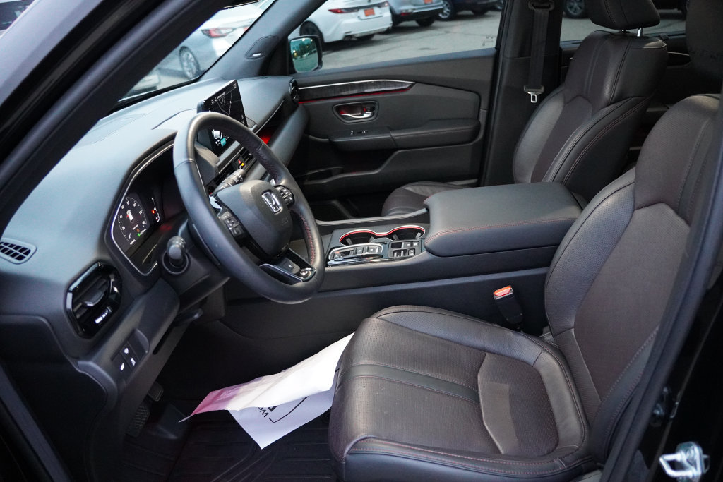 Used 2025 Honda Pilot Black Edition image 15