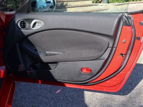 Used 2010 Nissan 370Z Coupe image 32