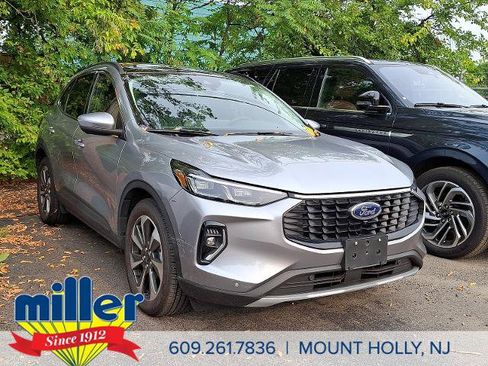 Certified 2023 Ford Escape Platinum AWD/4WD image 1