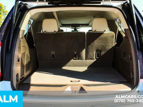 Used 2022 GMC Yukon XL Denali w/ Denali Premium Package image 22
