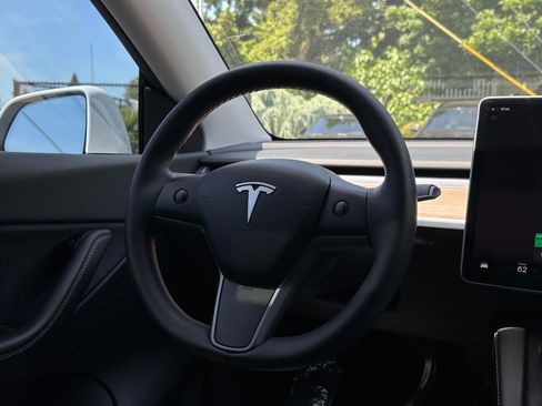 Used 2022 Tesla Model Y Performance AWD/4WD image 7