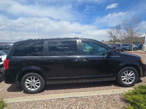 Used 2018 Dodge Grand Caravan SXT FWD image 17