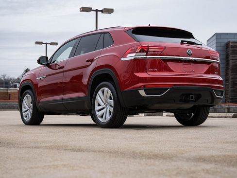 Certified 2020 Volkswagen Atlas Cross Sport SE image 5