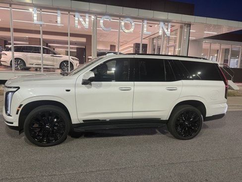 Used 2025 Cadillac Escalade Premium Luxury image 9