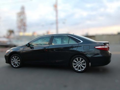 Used 2016 Toyota Camry XLE image 6