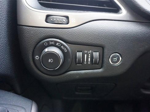 Used 2020 Jeep Cherokee Latitude Lux w/ Comfort/Convenience Group image 4