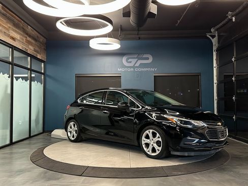 Used 2017 Chevrolet Cruze Premier image 1