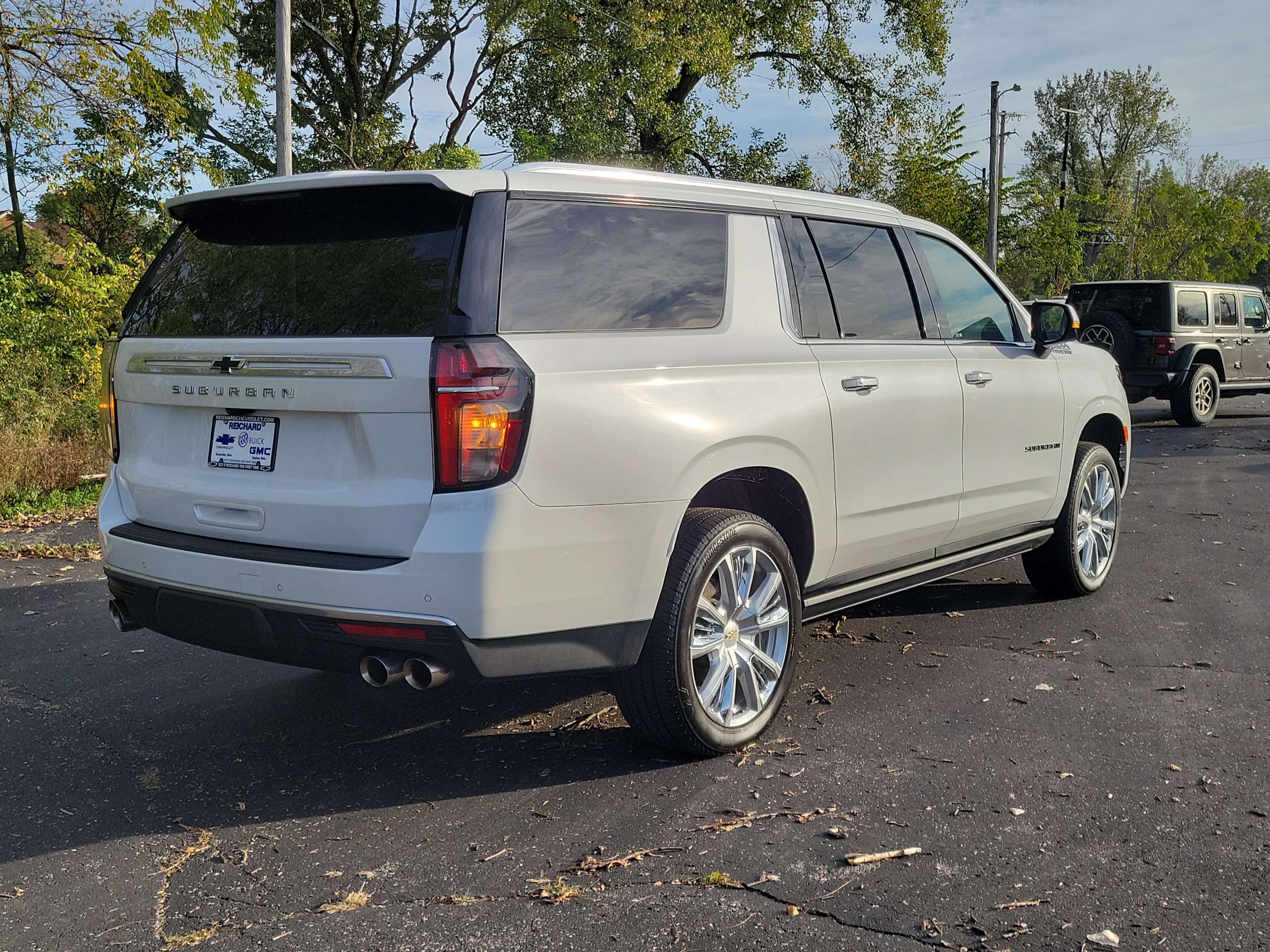 Used 2023 Chevrolet Suburban High Country AWD/4WD image 4