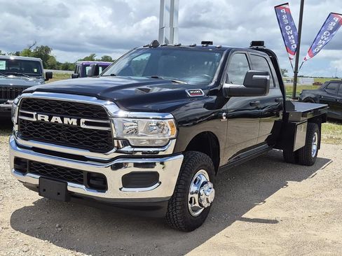 Used 2024 RAM 3500 Tradesman w/ Chrome Appearance Group AWD/4WD image 4