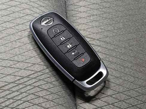 Used 2024 Nissan Rogue SV AWD/4WD image 32