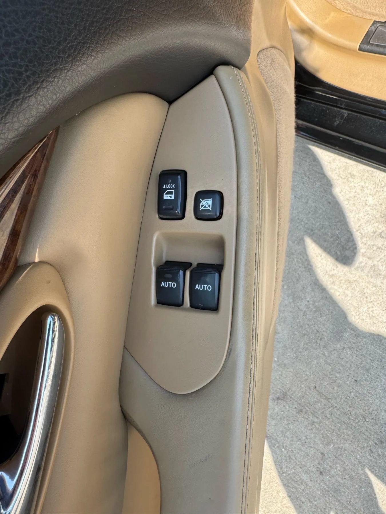 Used 2006 Lexus SC 430 Convertible w/ Preferred Accessory Pkg RWD image 6