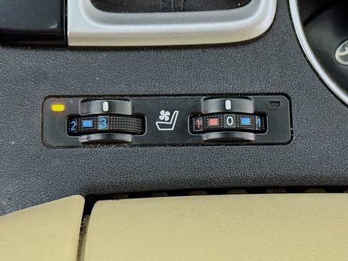 Used 2017 Toyota Highlander Limited w/ Carpet Mat Package AWD/4WD image 21