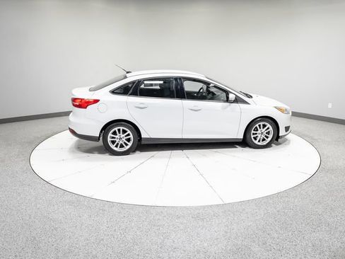 Used 2016 Ford Focus SE FWD image 4
