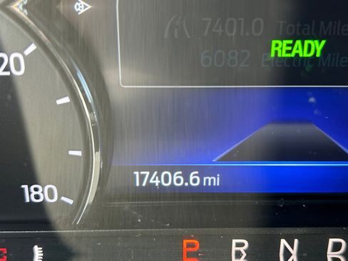 Used 2022 Ford Escape SE w/ Convenience Package image 2