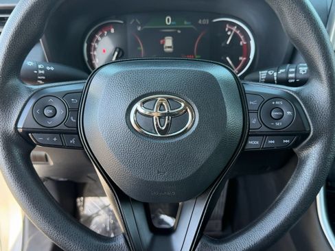 Used 2025 Toyota RAV4 XLE AWD/4WD image 34