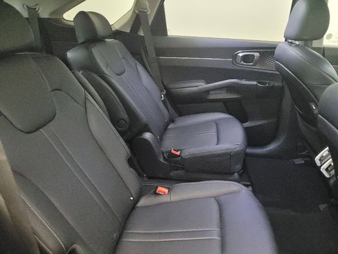 Used 2021 Kia Sorento EX image 19