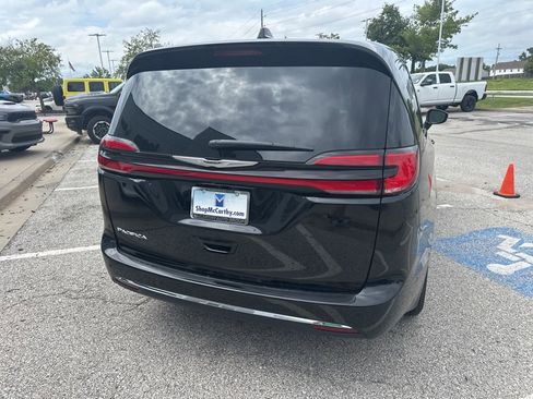 New 2025 Chrysler Pacifica Select w/ Uconnect Theater Family Group image 29