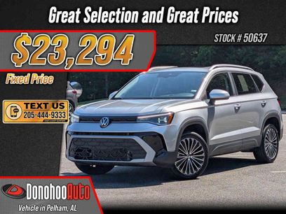 Used 2025 Volkswagen Taos SE w/ Panoramic Sunroof Package