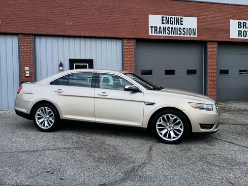 Used 2018 Ford Taurus Limited FWD image 12