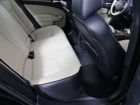 Used 2015 Chrysler 300 C Platinum w/ Harman/Kardon Audio Group AWD/4WD image 22