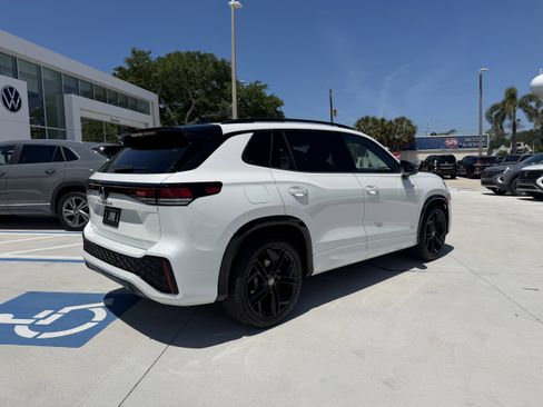 New 2026 Volkswagen Tiguan SE R-Line FWD image 3